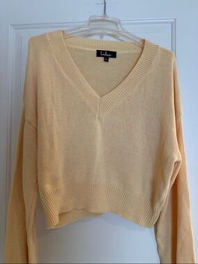 Lulu's Pale Yellow V-Neck Cropped Sweater